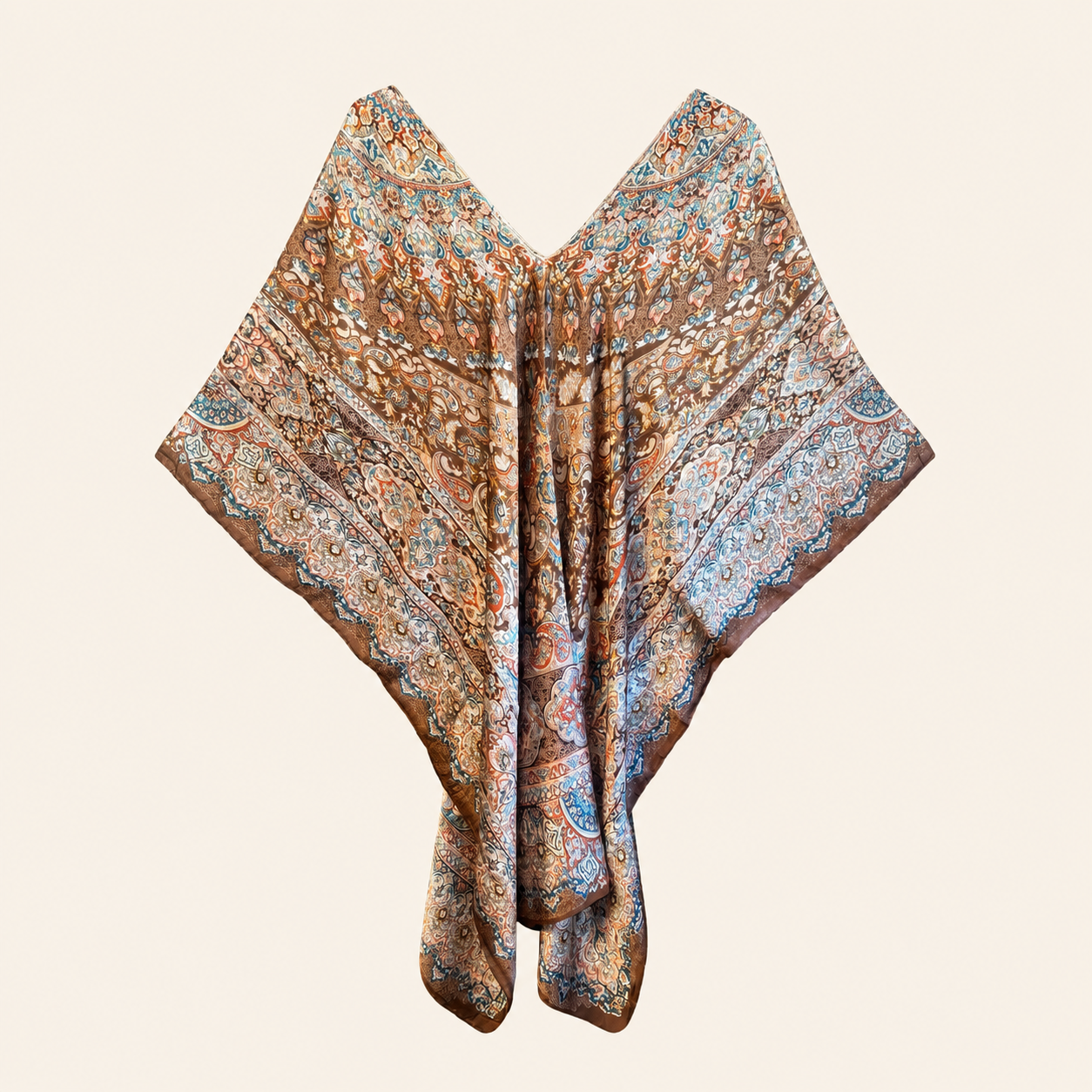 Caftano marrone fantasia paisley con scollo a V