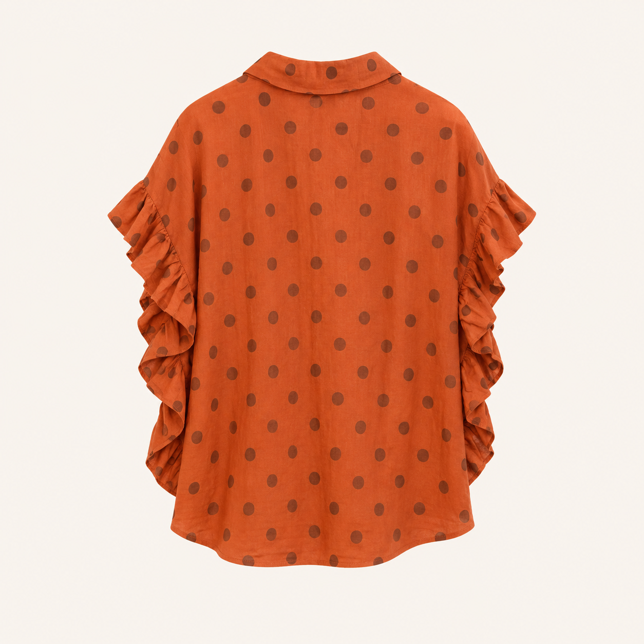 Camicia terracotta a pois con bottoni, nodo e volant sulle maniche