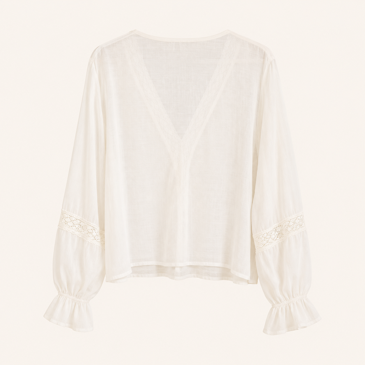 Camicia panna con volant, pizzo e maniche a sbuffo