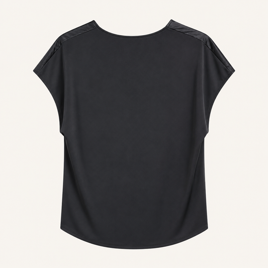 Top nero satinato con scollo rotondo e maniche corte
