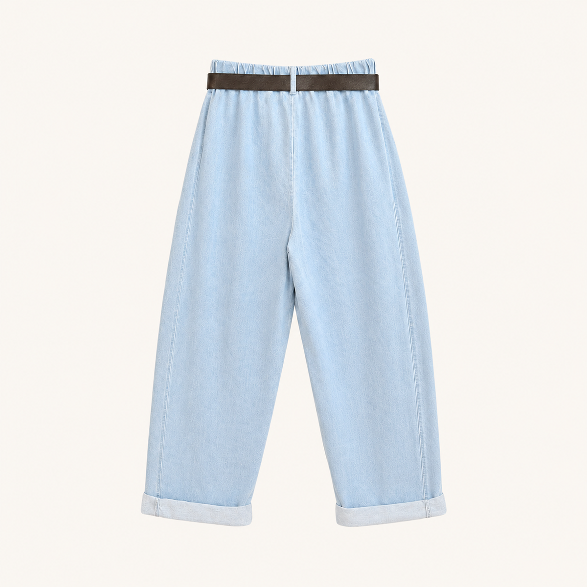 Jeans azzurro chiaro a palloncino con cintura e risvolto al fondo
