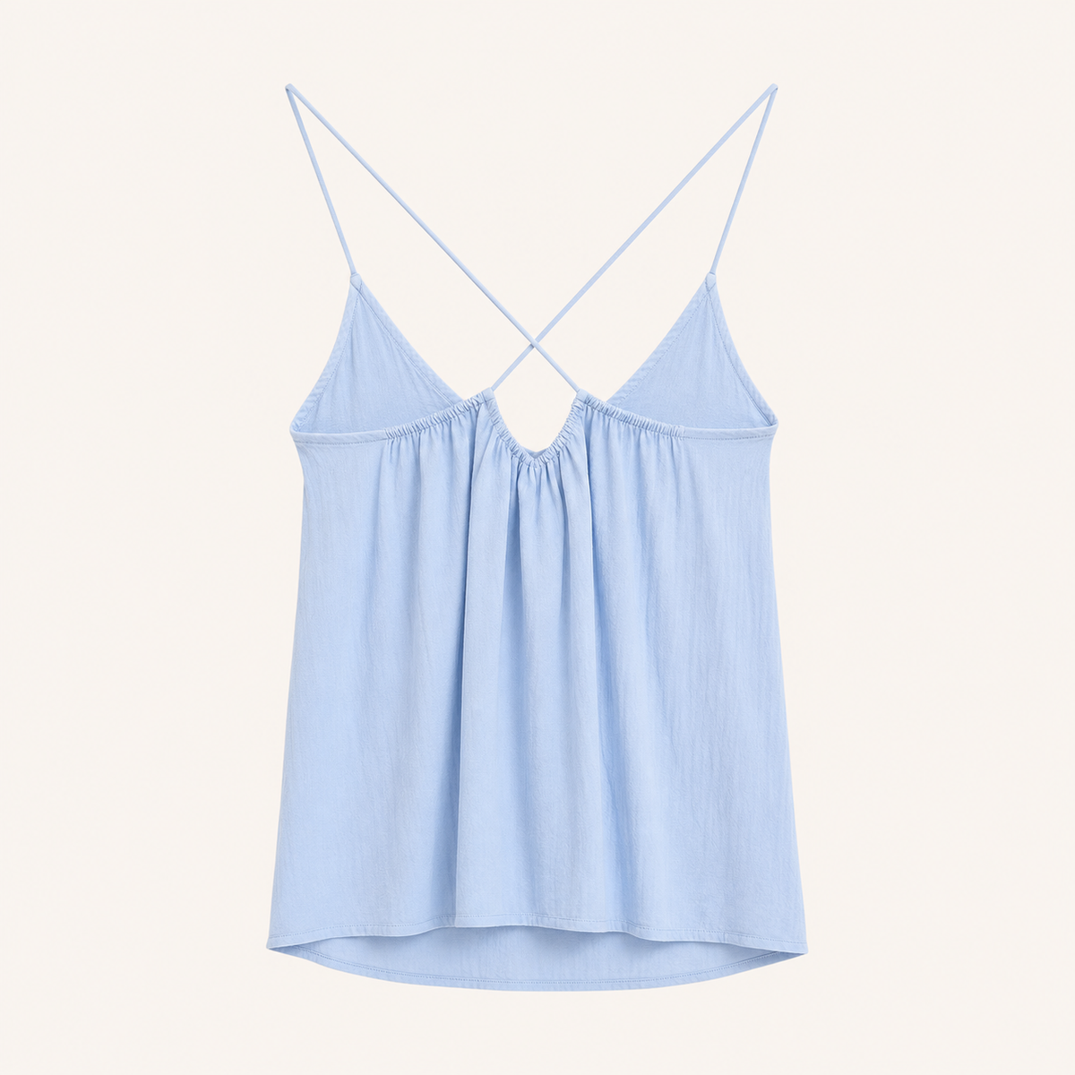 Top canotta azzurro chiaro con spalline sottili e scollo a V