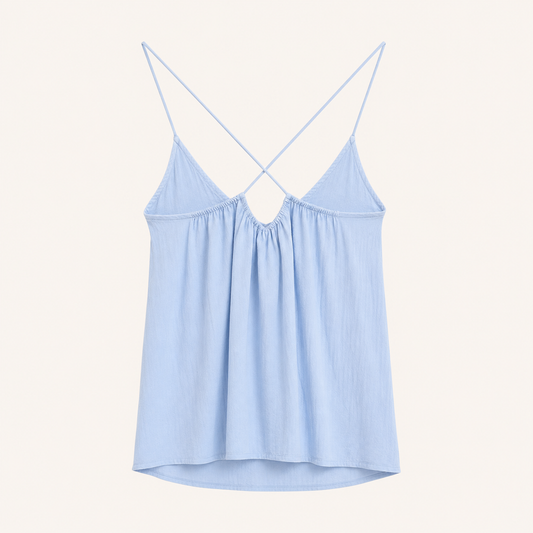 Top canotta azzurro chiaro con spalline sottili e scollo a V