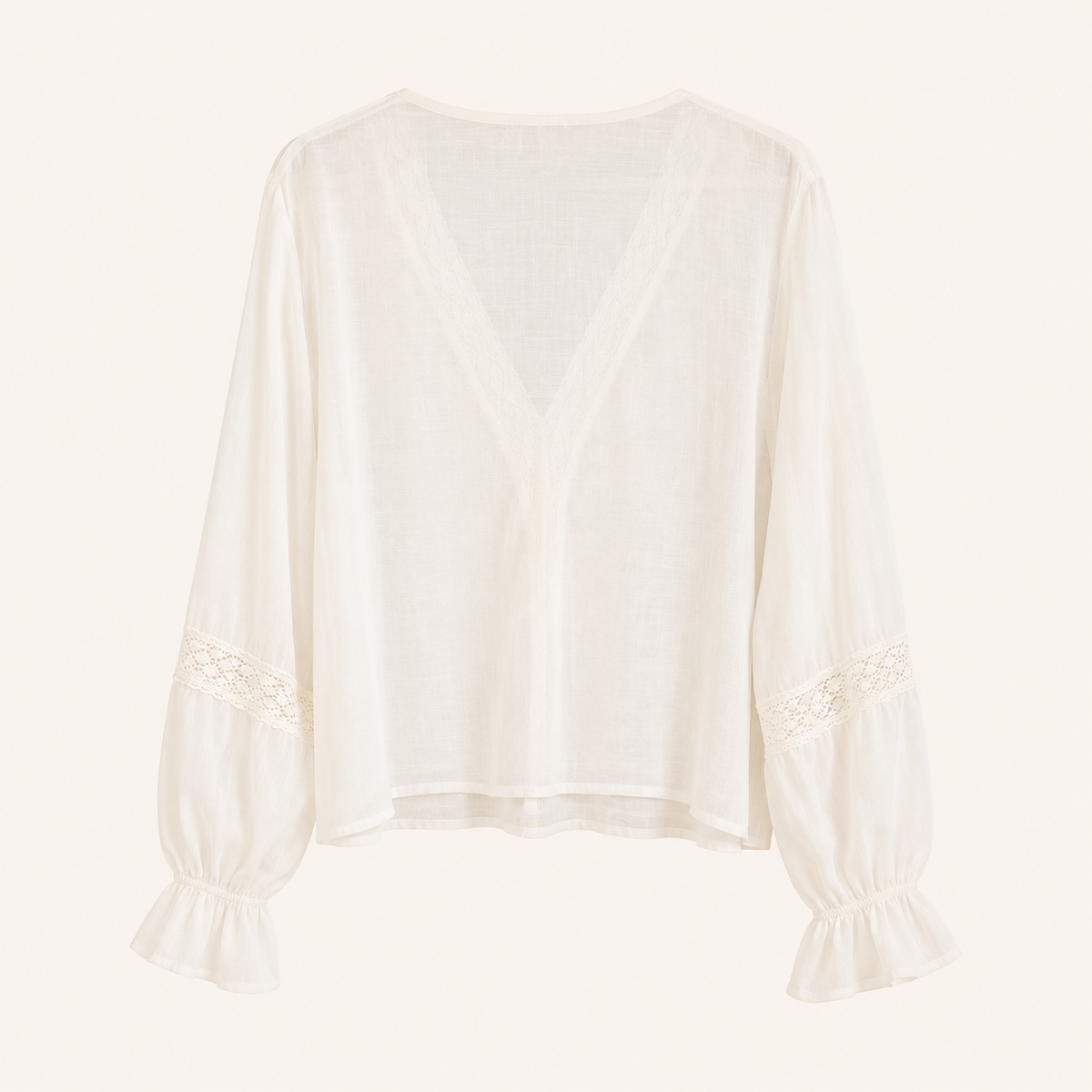 Camicia panna con volant, pizzo e maniche a sbuffo