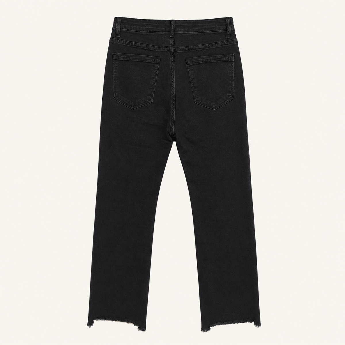 Jeans nero trombetta con fondo sfrangiato