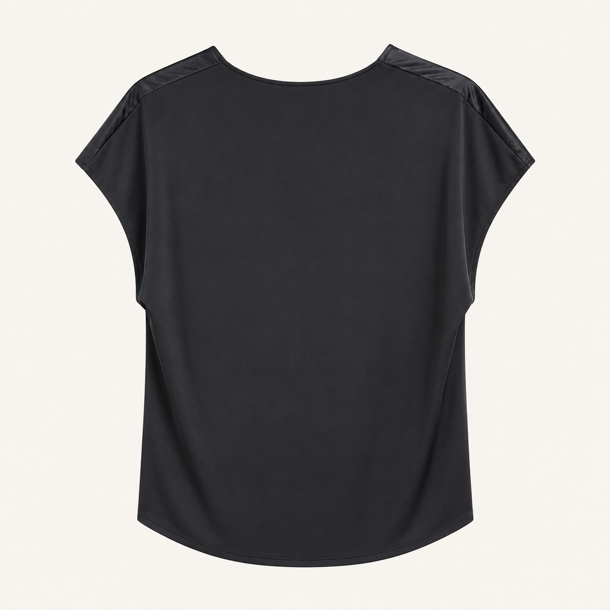 Top nero satinato con scollo rotondo e maniche corte