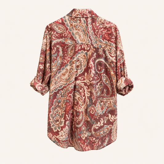 Camicia bordeaux fantasia paisley con bottoni e maniche risvoltate