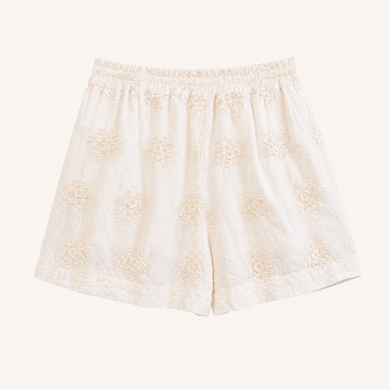 Short bianco panna ricamato con coulisse in vita